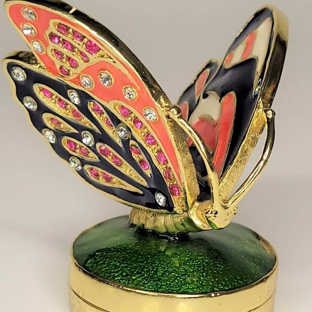 𝅺COLLECTIBLE Butterfly Motif Hinged Small Jewelry Bejewelled Trinket Box -NWOT